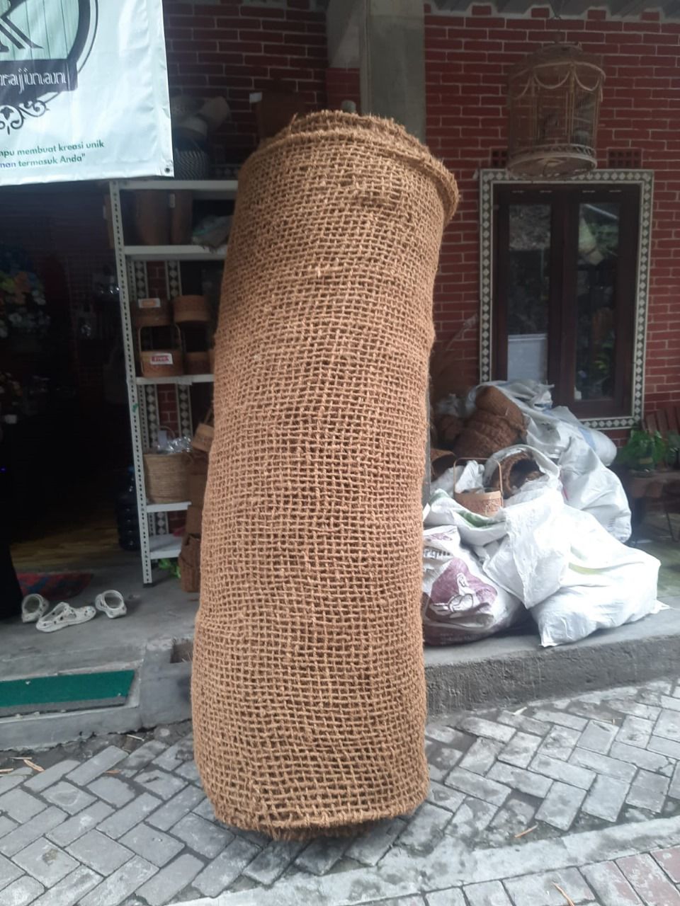 Woven roll